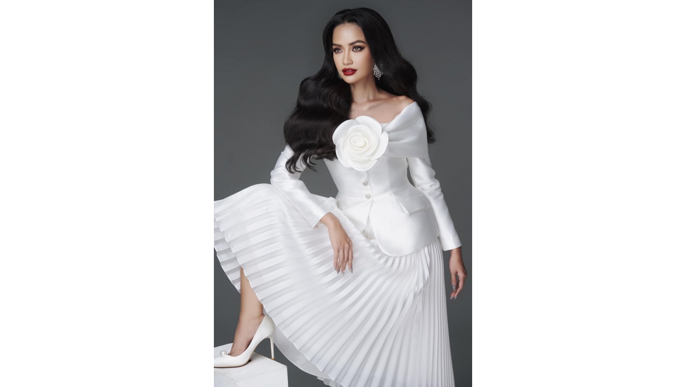 Hoa hậu Ngọc Châu thần thái quyền lực, cuốn hút trong thiết kế gam trắng